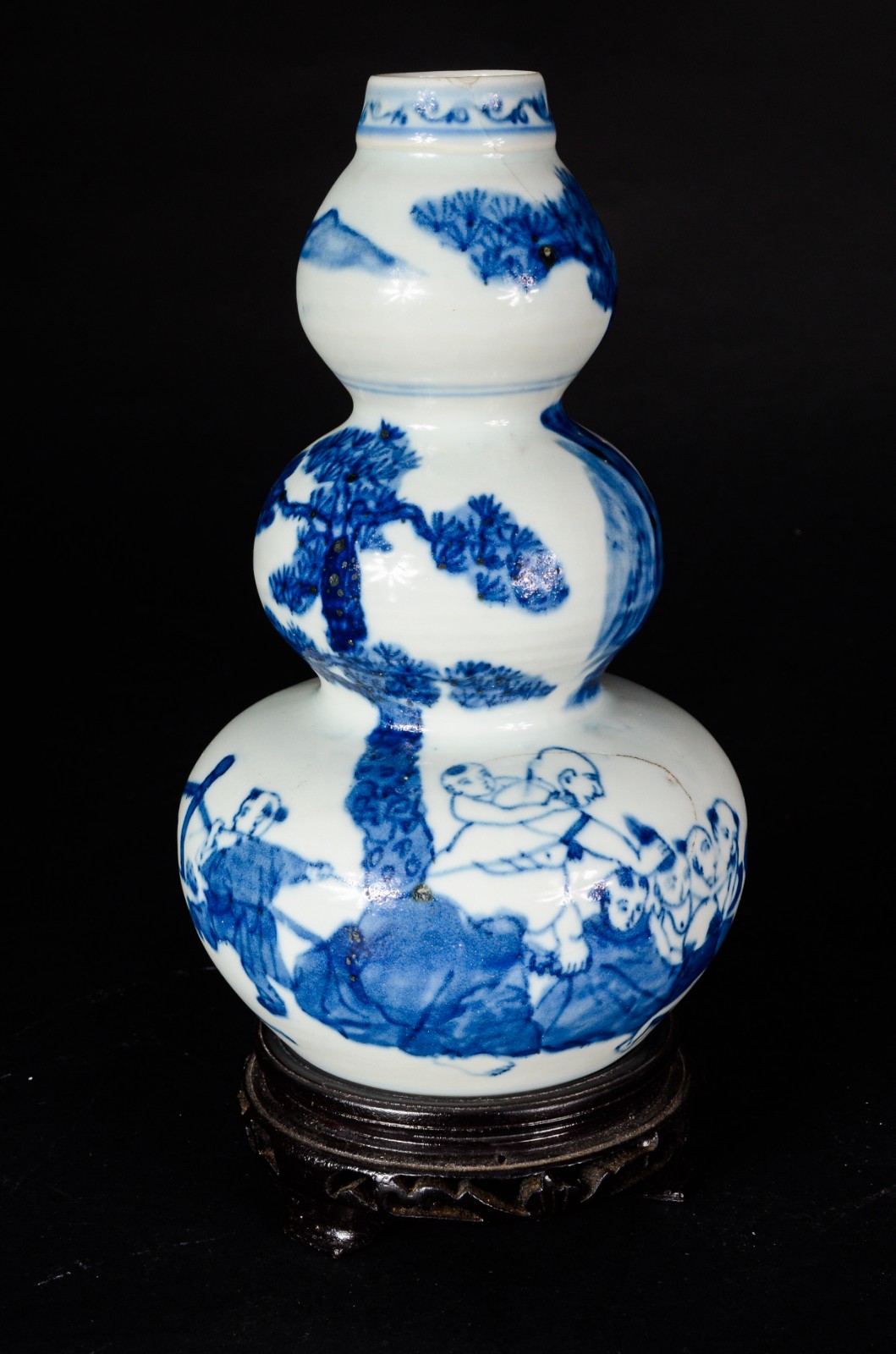 Vaso de porcelana chinesa moldada em gomos, decorada com figuras e... - foto 1 de 9