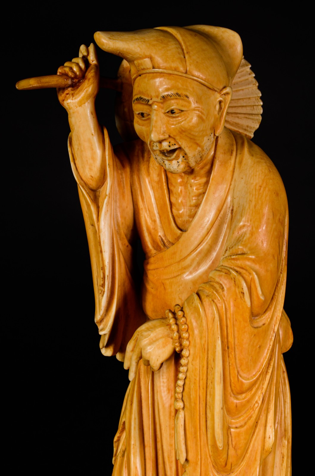 Fino grupo escultórico japonês em marfim representando padre... - foto 2 de 8