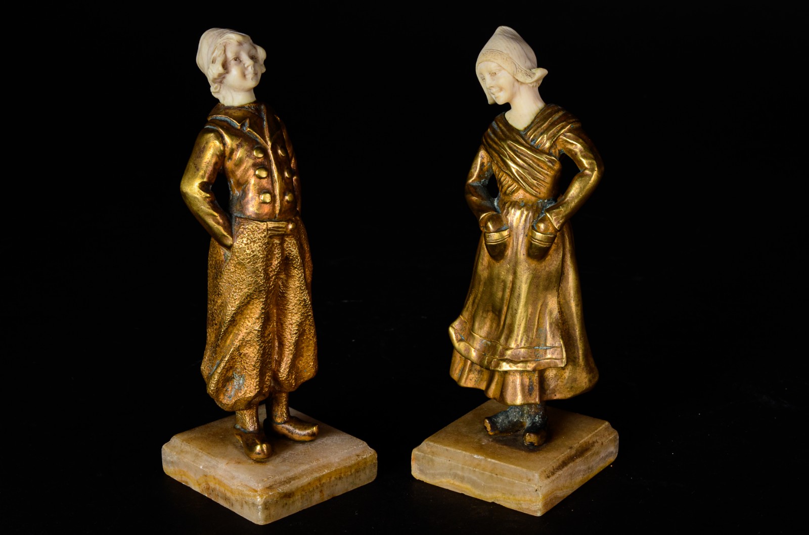 Duas pequenas estatuetas europeias de bronze e marfim representando... - foto 2 de 7