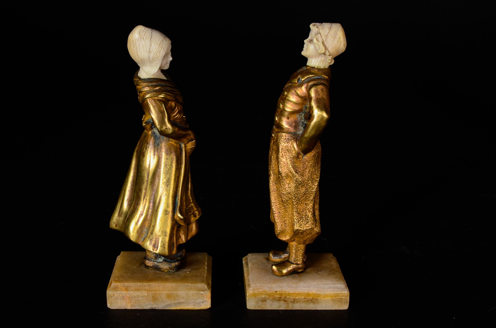 Duas pequenas estatuetas europeias de bronze e marfim representando... - foto 3 de 7