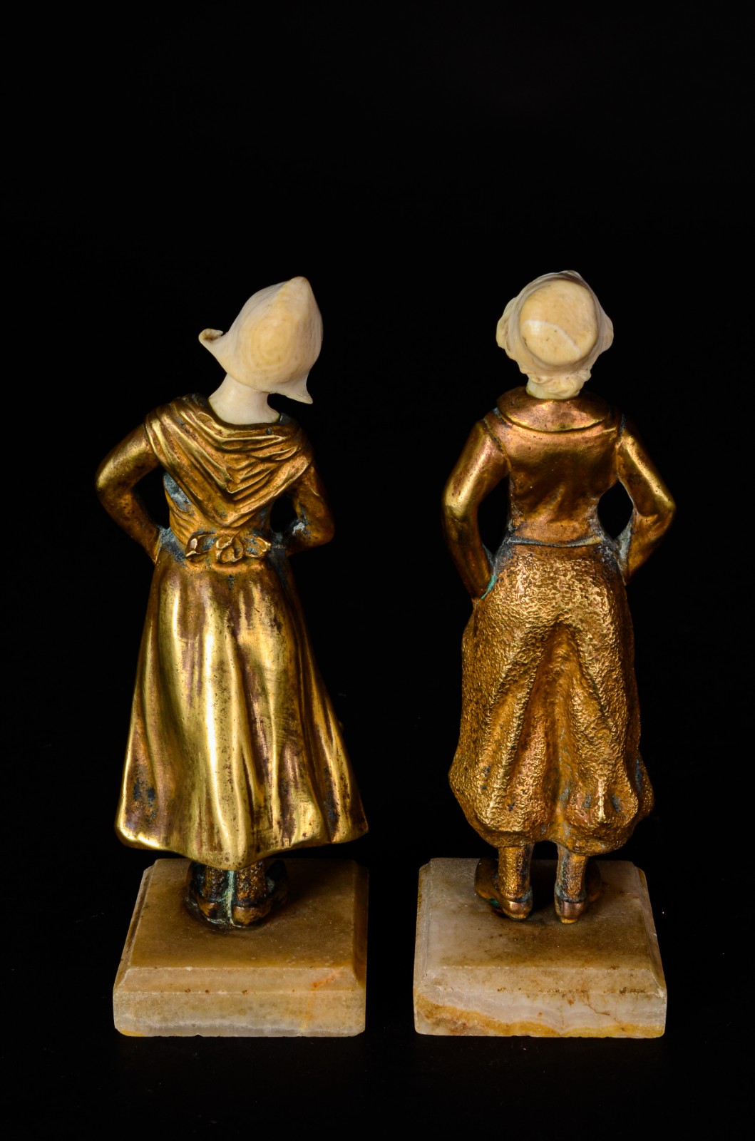 Duas pequenas estatuetas europeias de bronze e marfim representando... - foto 4 de 7