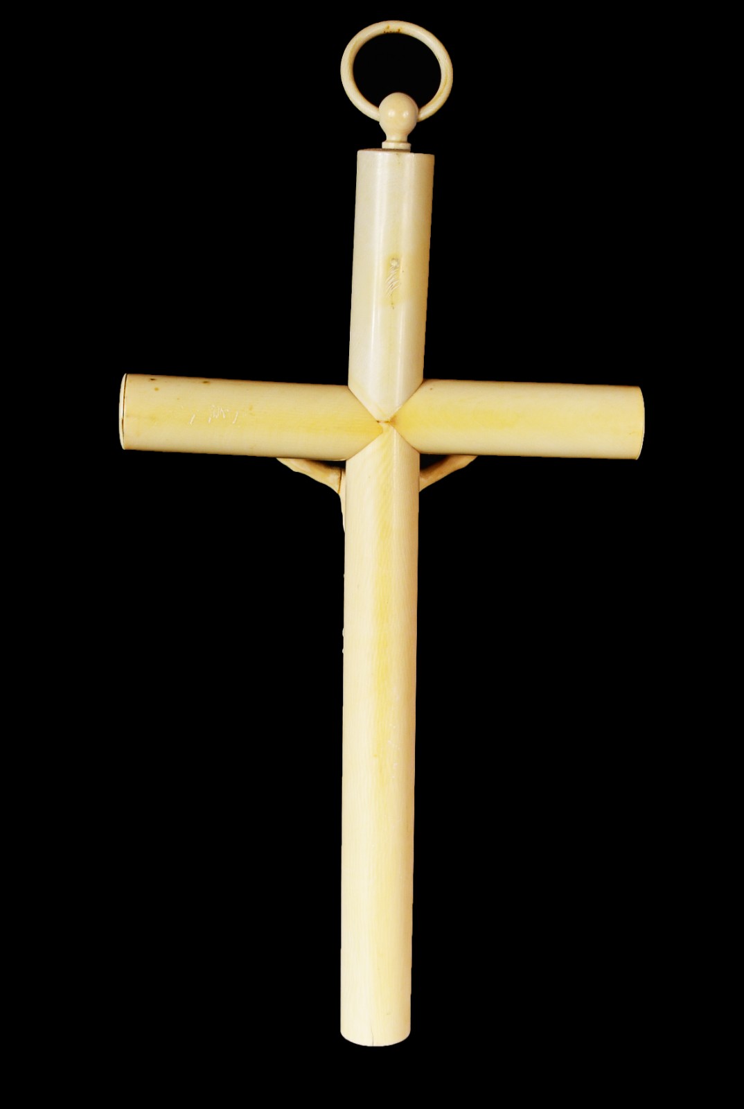 Antigo crucifixo com figura de Cristo esculpida em marfim de boa... - foto 5 de 5