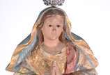 Nossa Senhora da Conceição - Escultura em madeira entalhada com policromia e douração. A figura está representada de pé em vulto perfeito de expressão graciosa com as mãos postas 