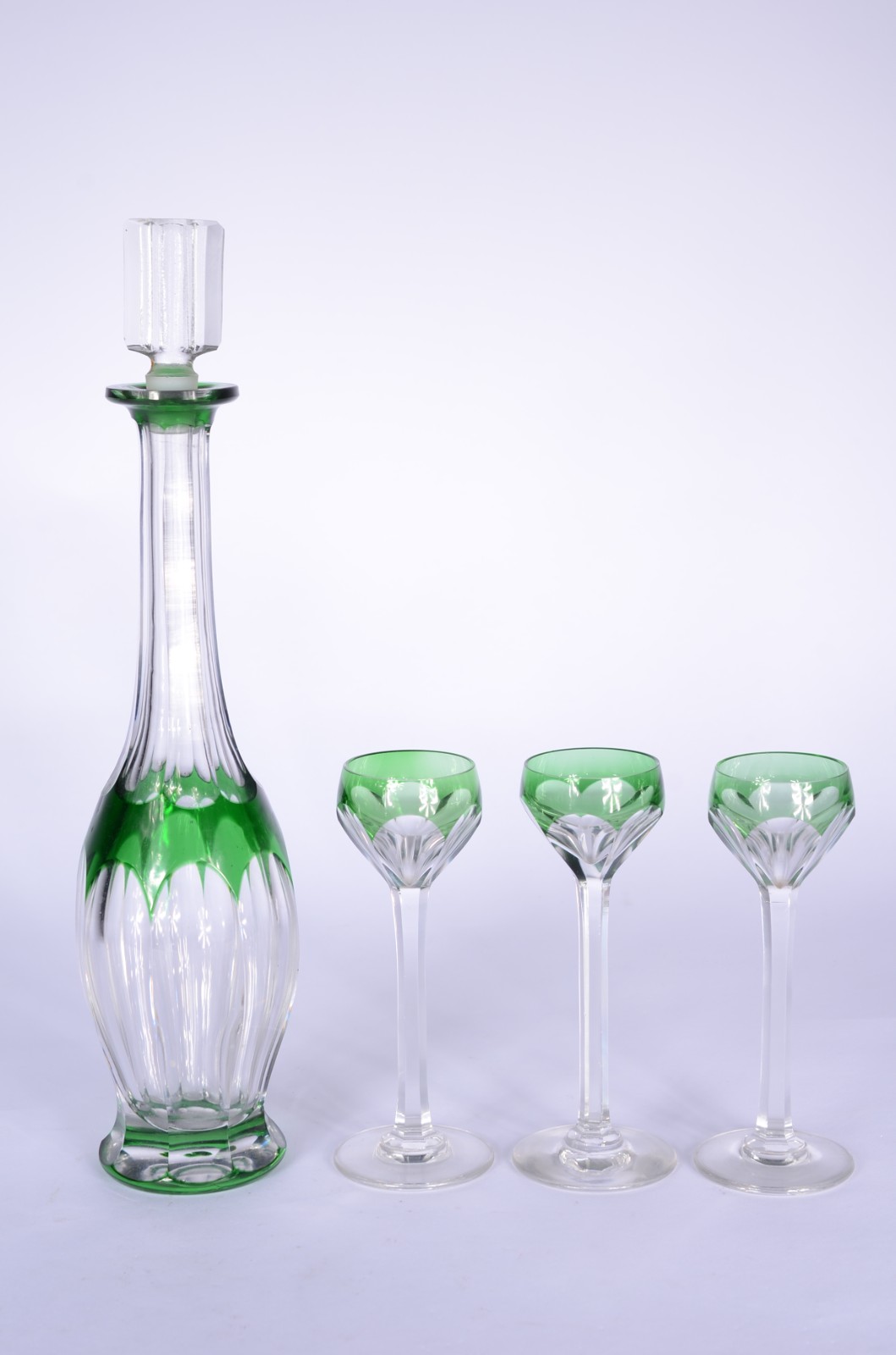 Conjunto com licoreira e 3 cálices de cristal doublé verde lapidação... - foto 1 de 6