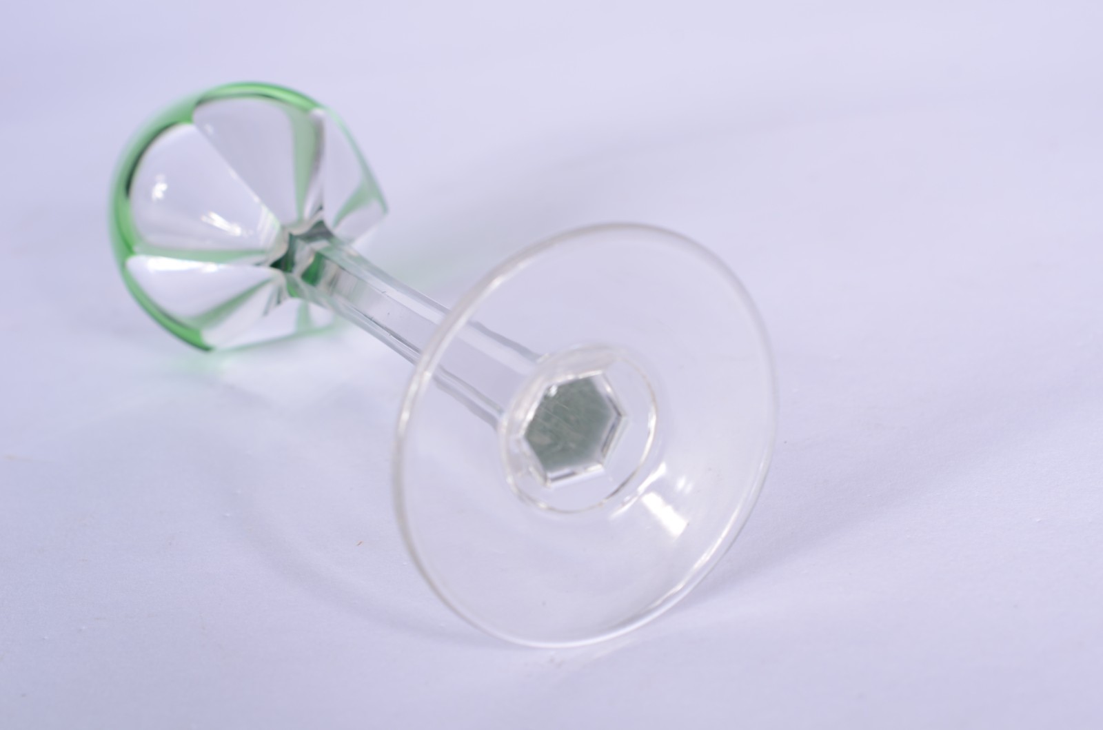 Conjunto com licoreira e 3 cálices de cristal doublé verde lapidação... - foto 3 de 6