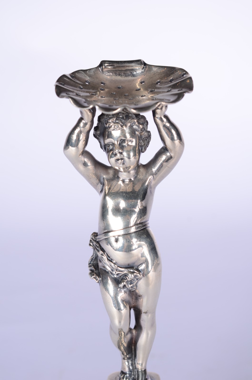 Paliteiro de prata de lei na forma de figura de "pucci" sobre... - foto 2 de 7