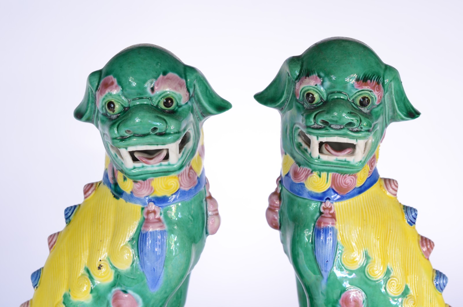 Casal de cães de fó de porcelana chinesa policromada, onde o... - foto 3 de 8