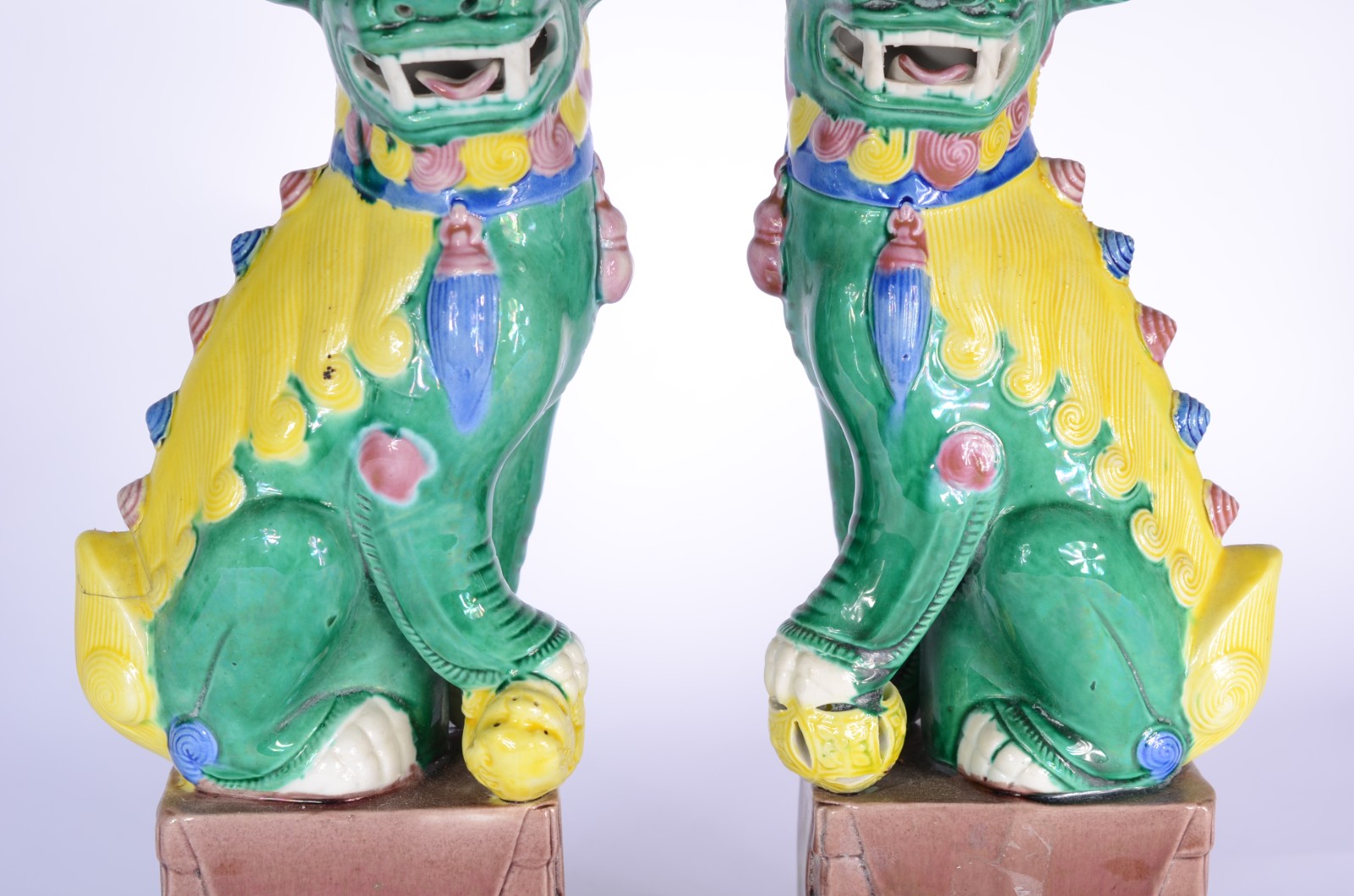 Casal de cães de fó de porcelana chinesa policromada, onde o... - foto 4 de 8