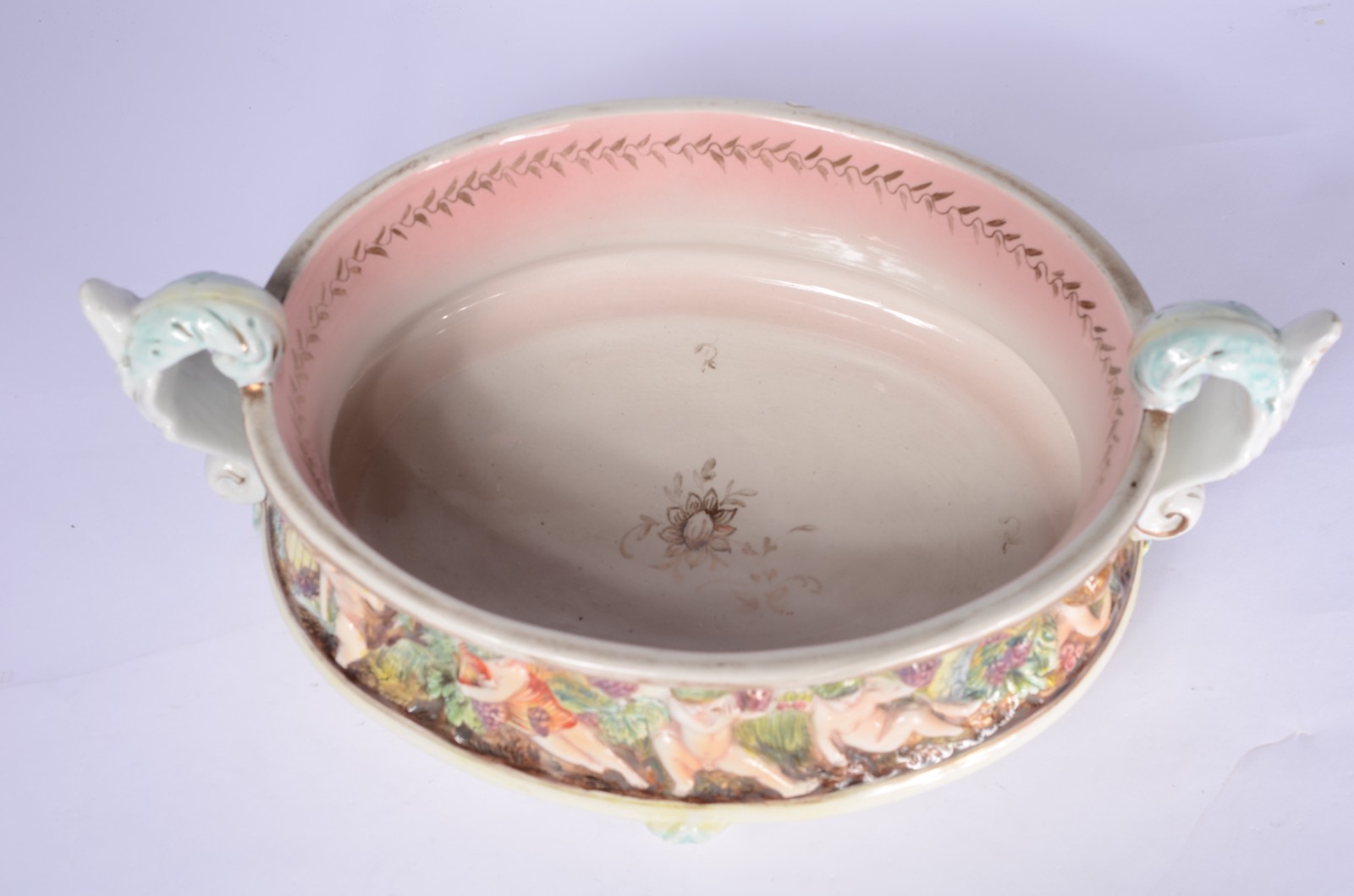 Fruteira de porcelana italiana Capo Di Monti, decorada com figuras de... - foto 3 de 6
