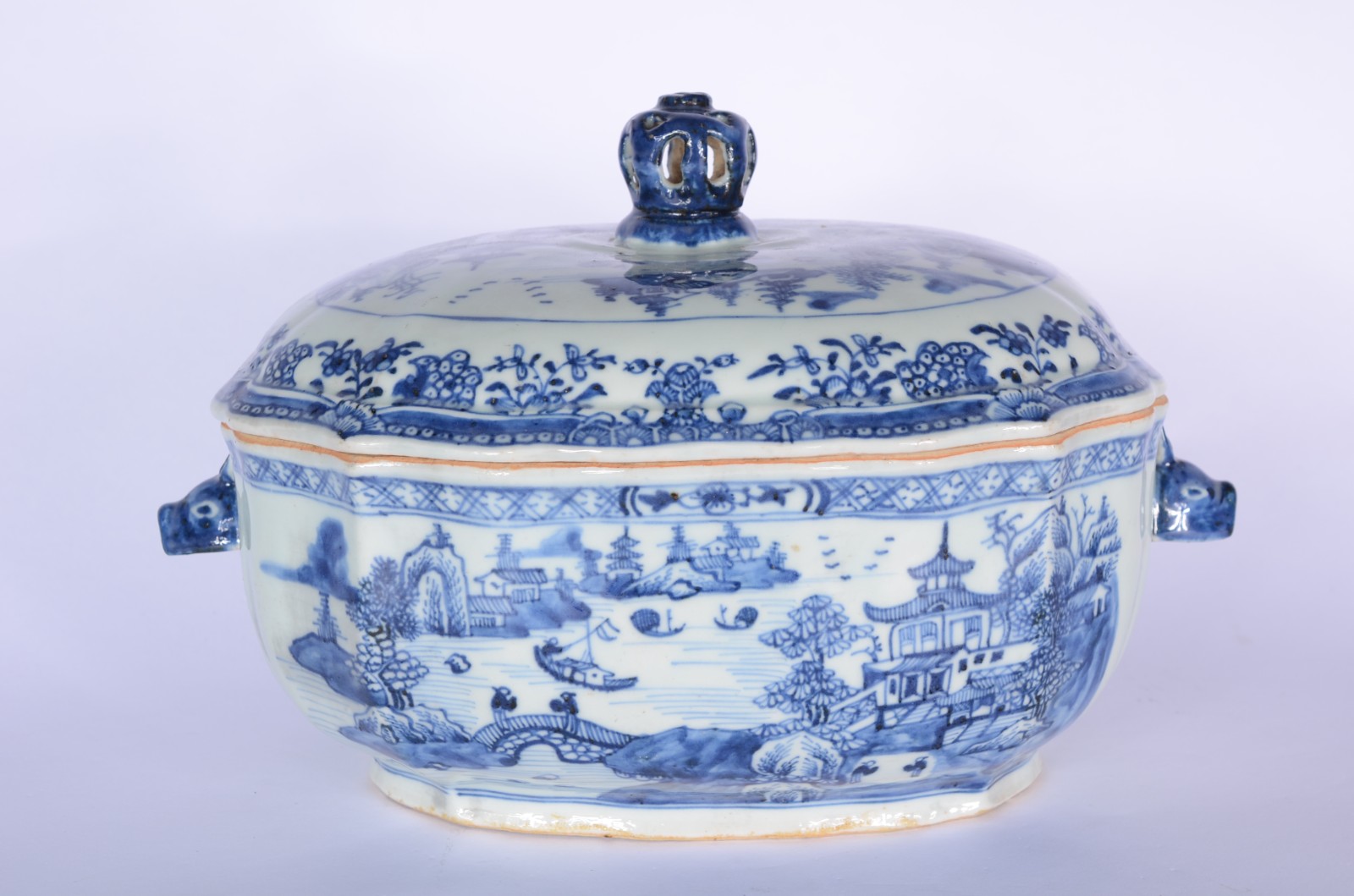 Sopeira em porcelana chinesa da Companhia da Índias, de formato... - foto 1 de 7