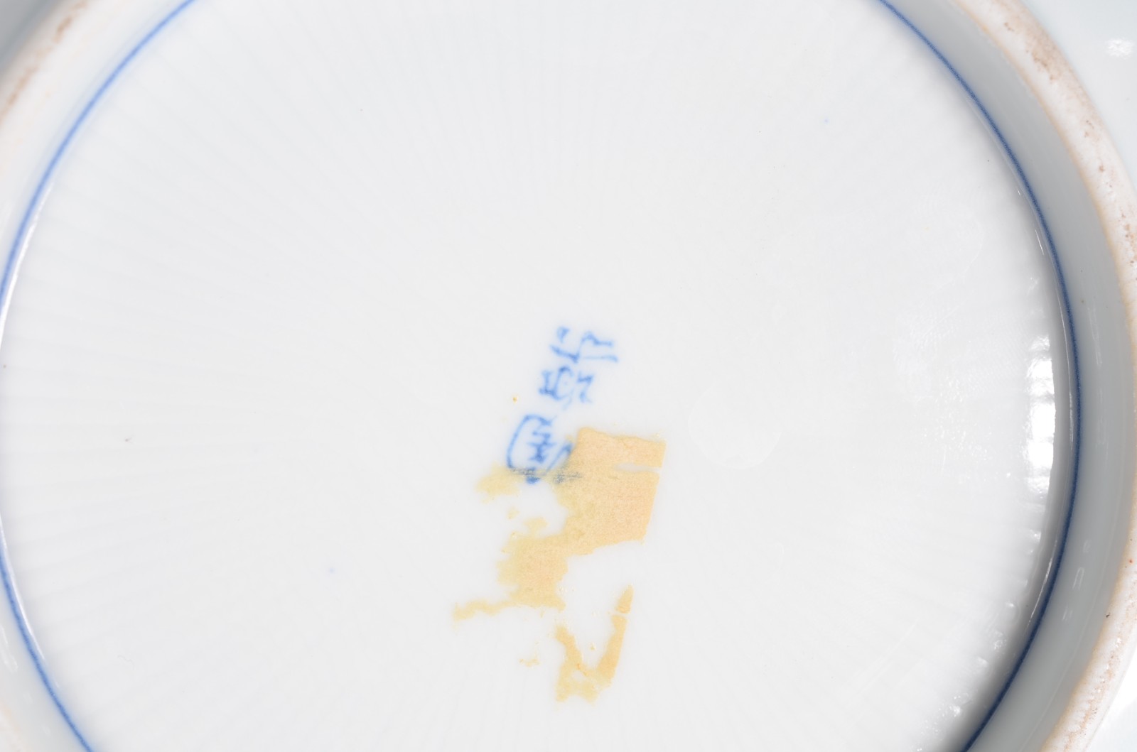 Par de pratos orientais de porcelana azul e branco, bordas... - foto 4 de 5