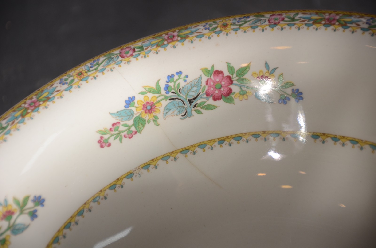 Aparelho de jantar de faiança inglesa decorado na cor bege com flores... - foto 9 de 9