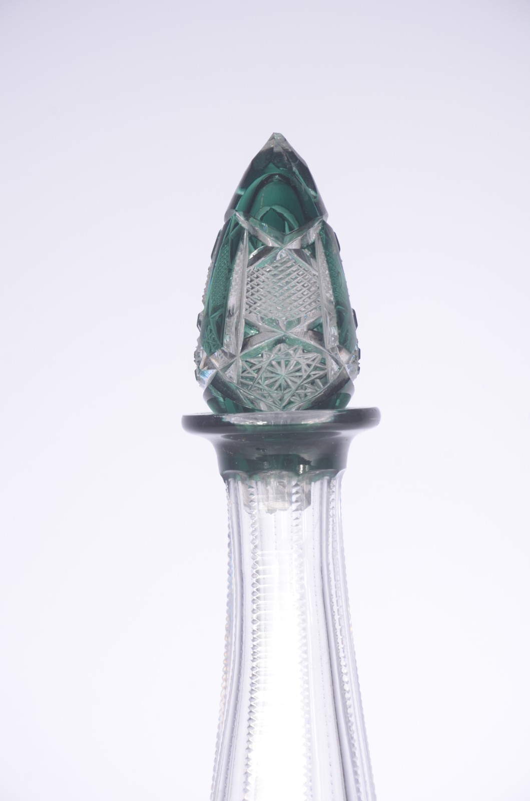 Garrafa de cristal frances doublé verde lapidado, bocal serrilhado... - foto 4 de 8