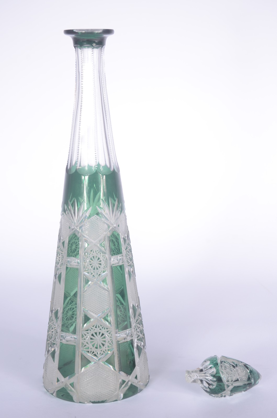 Garrafa de cristal frances doublé verde lapidado, bocal serrilhado... - foto 5 de 8