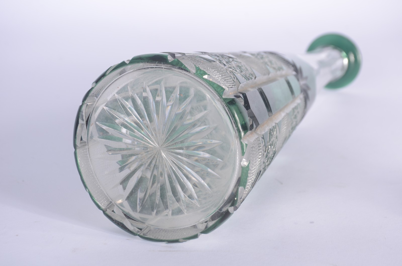 Garrafa de cristal frances doublé verde lapidado, bocal serrilhado... - foto 8 de 8