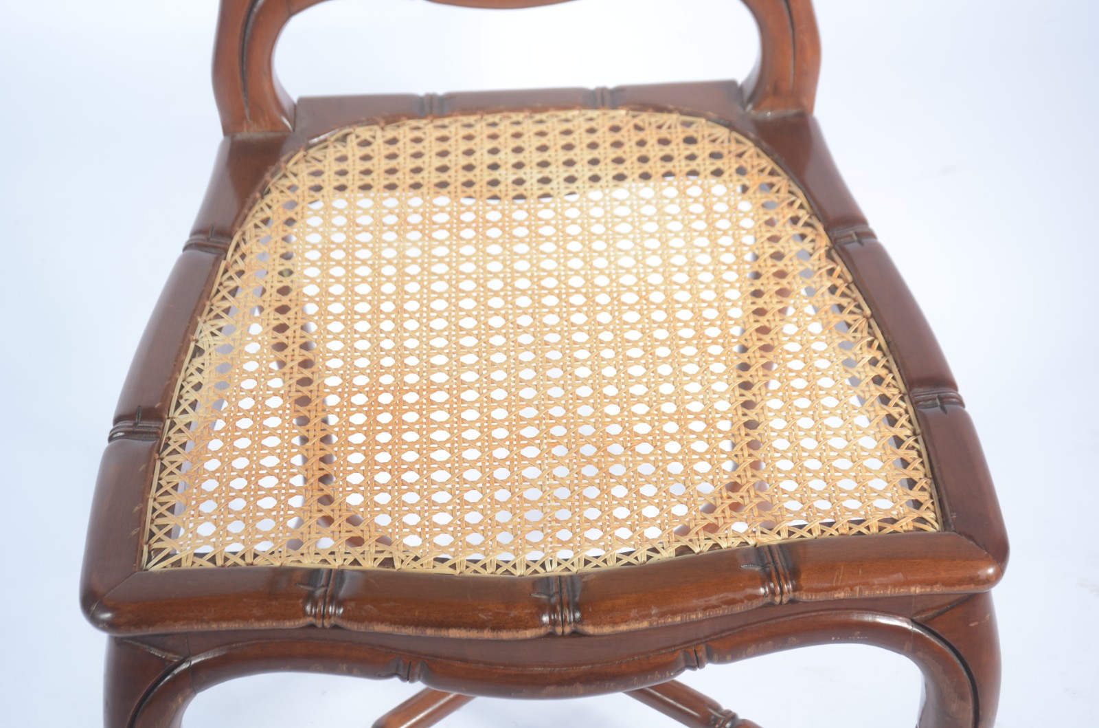 Conjunto com 10 cadeiras para sala de jantar, sendo duas com braços e... - foto 3 de 5