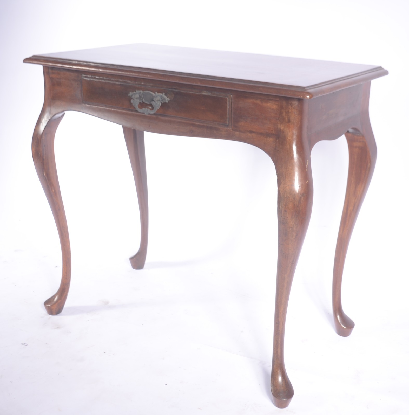 Mesa de madeira nobre com uma gaveta, estilo Chipendale, pernas... - foto 1 de 6