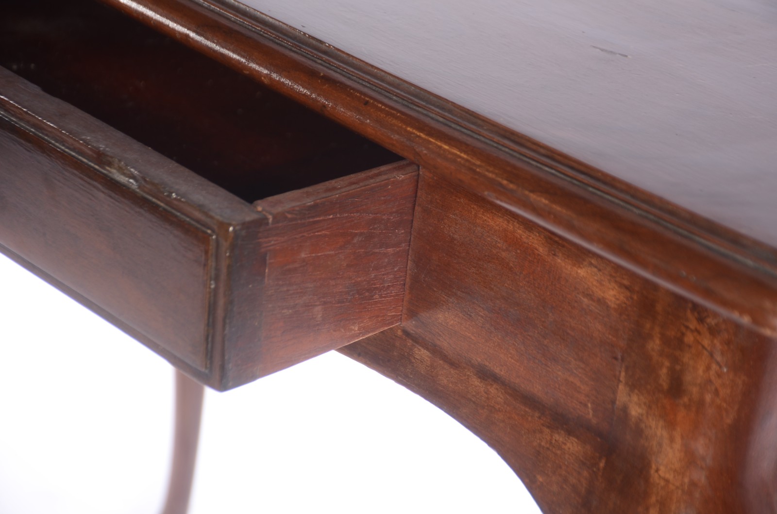 Mesa de madeira nobre com uma gaveta, estilo Chipendale, pernas... - foto 4 de 6
