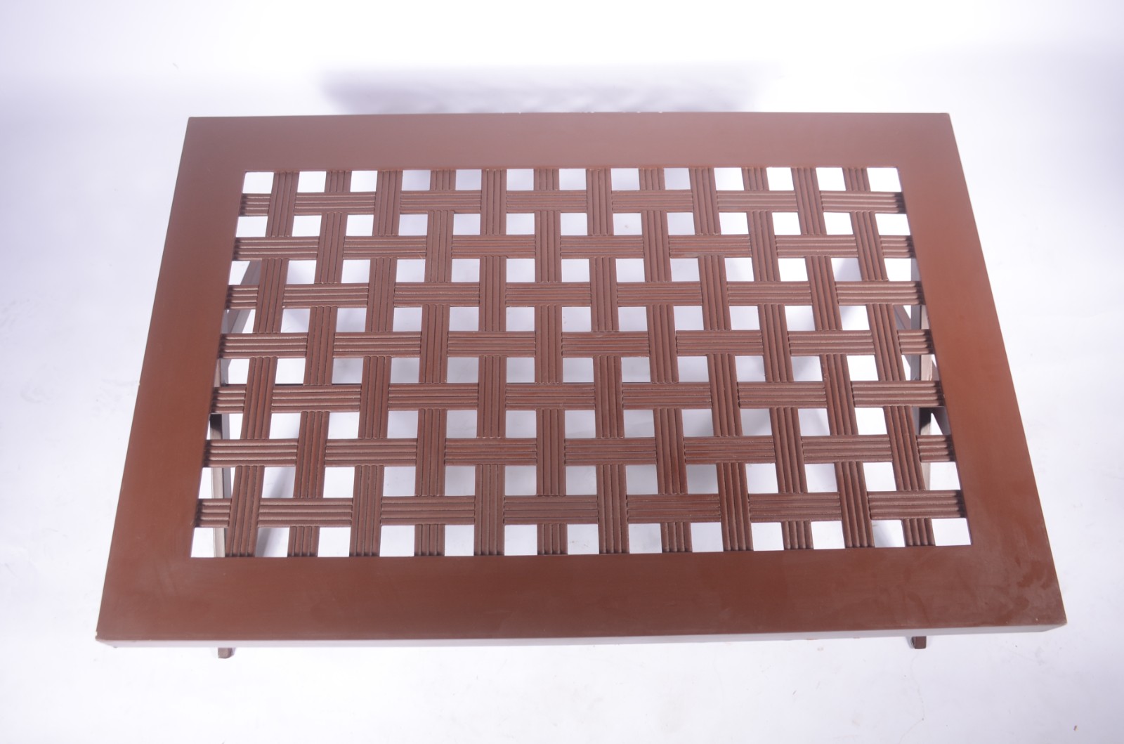 Mesa de centro em madeira com tampo trançado e bases na forma de "X"... - foto 4 de 5