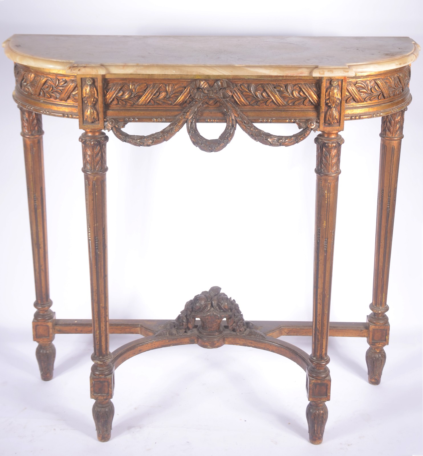 Console de madeira dourada feitio meia lua com tampo de mármore, saia... - foto 2 de 11