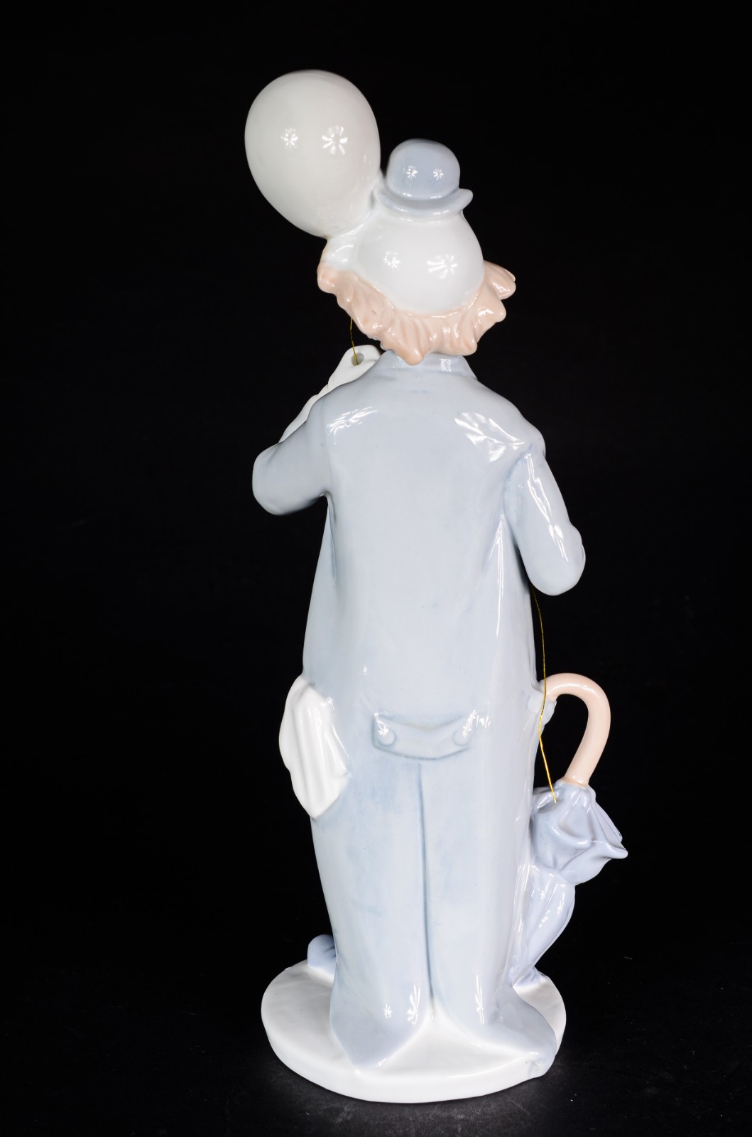Estatueta de porcelana policromada representando palhaço. - foto 3 de 6