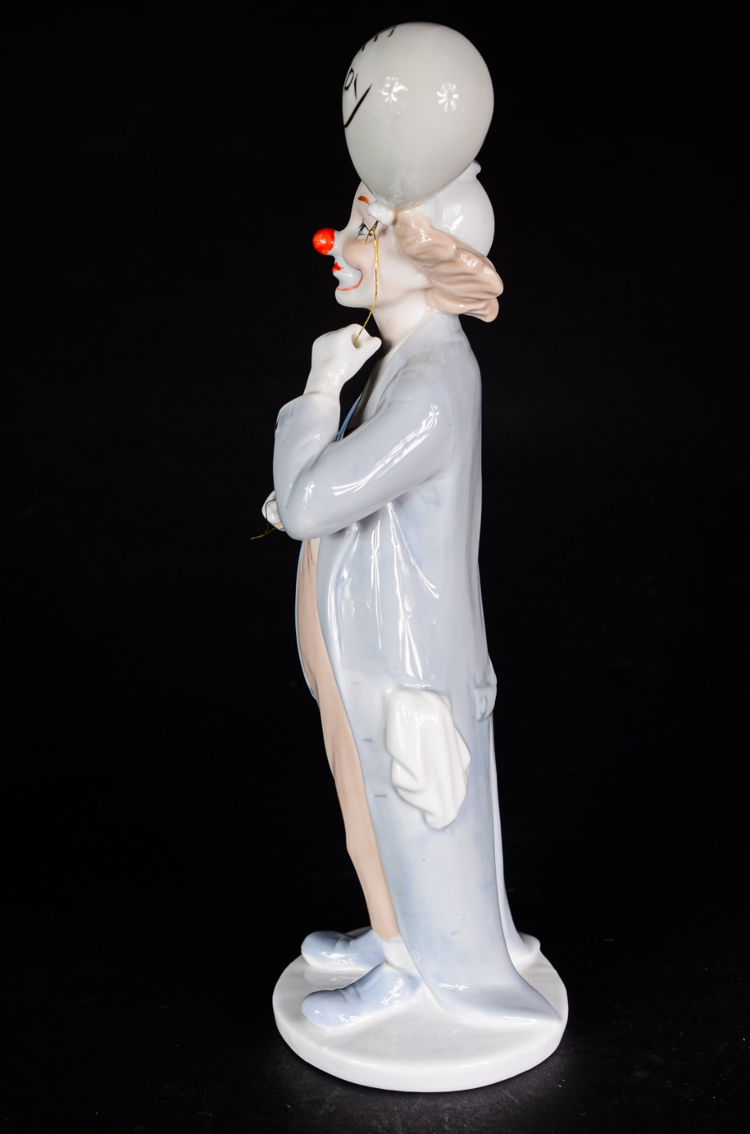 Estatueta de porcelana policromada representando palhaço. - foto 4 de 6