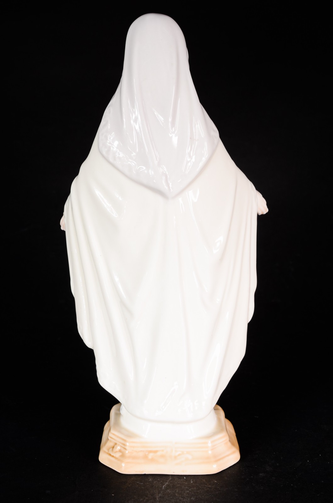 Estatueta de porcelana policromada representando Nossa Senhora das... - foto 3 de 6
