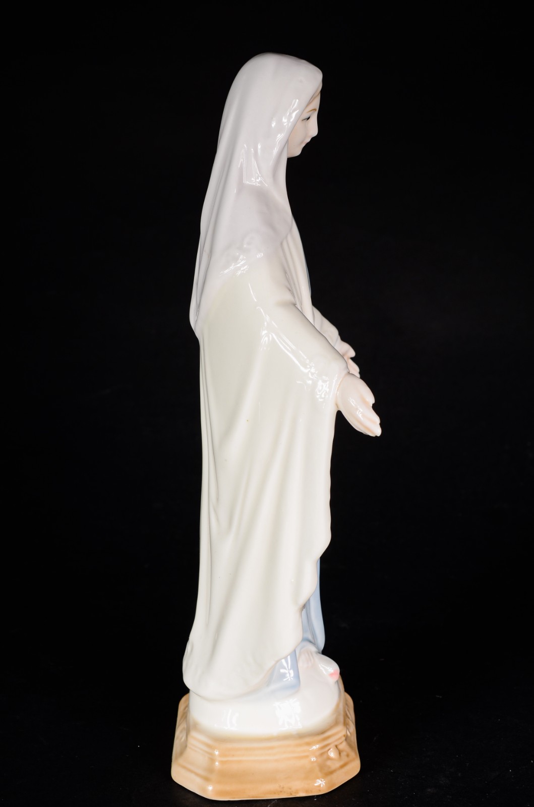 Estatueta de porcelana policromada representando Nossa Senhora das... - foto 4 de 6