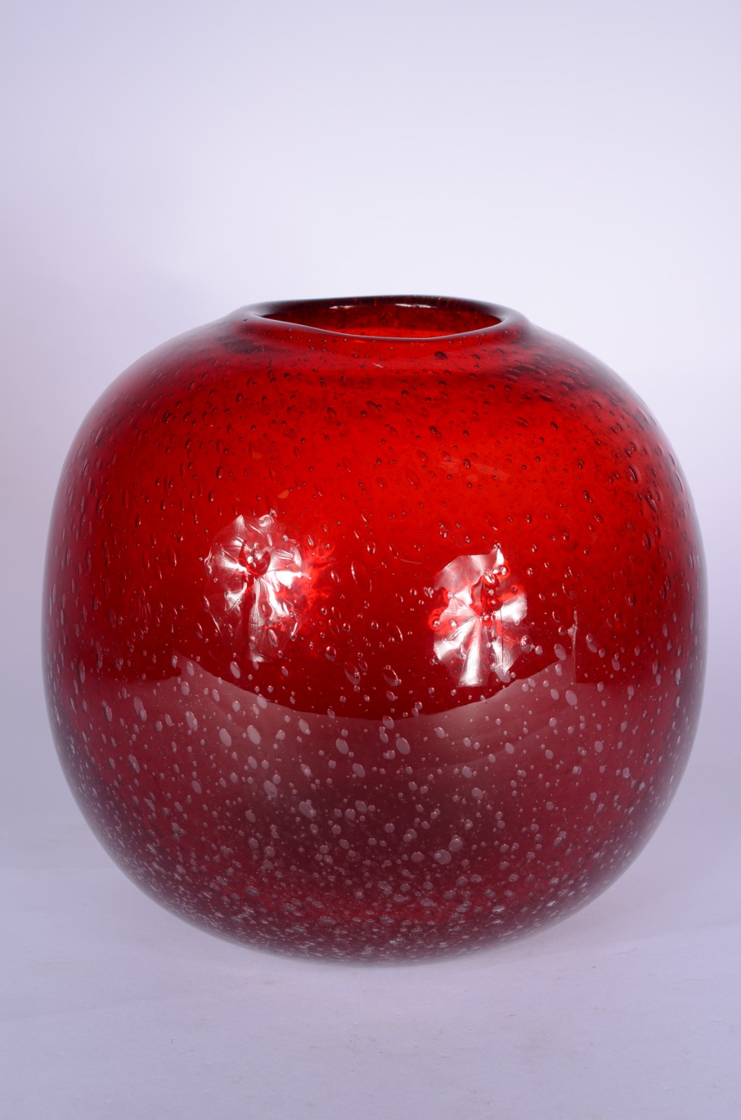 Centro de mesa de vidro decorativo vermelho. - foto 1 de 5