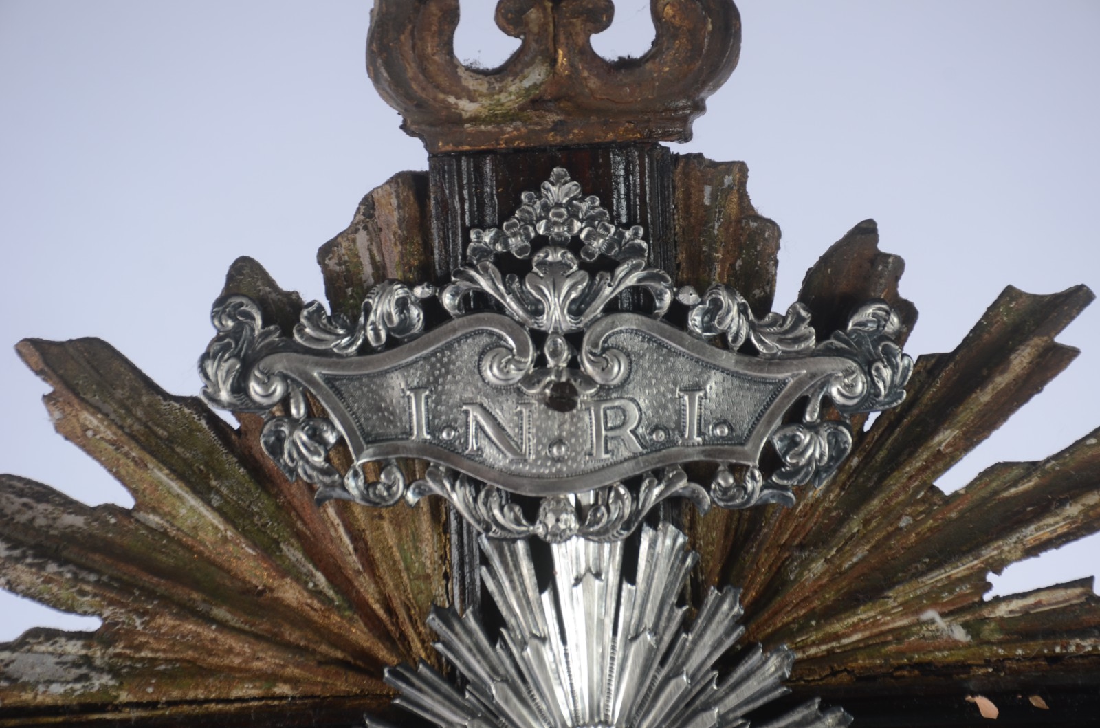 Crucifixo de madeira nobre com figura de Cristo. Escultura de boa... - foto 4 de 6