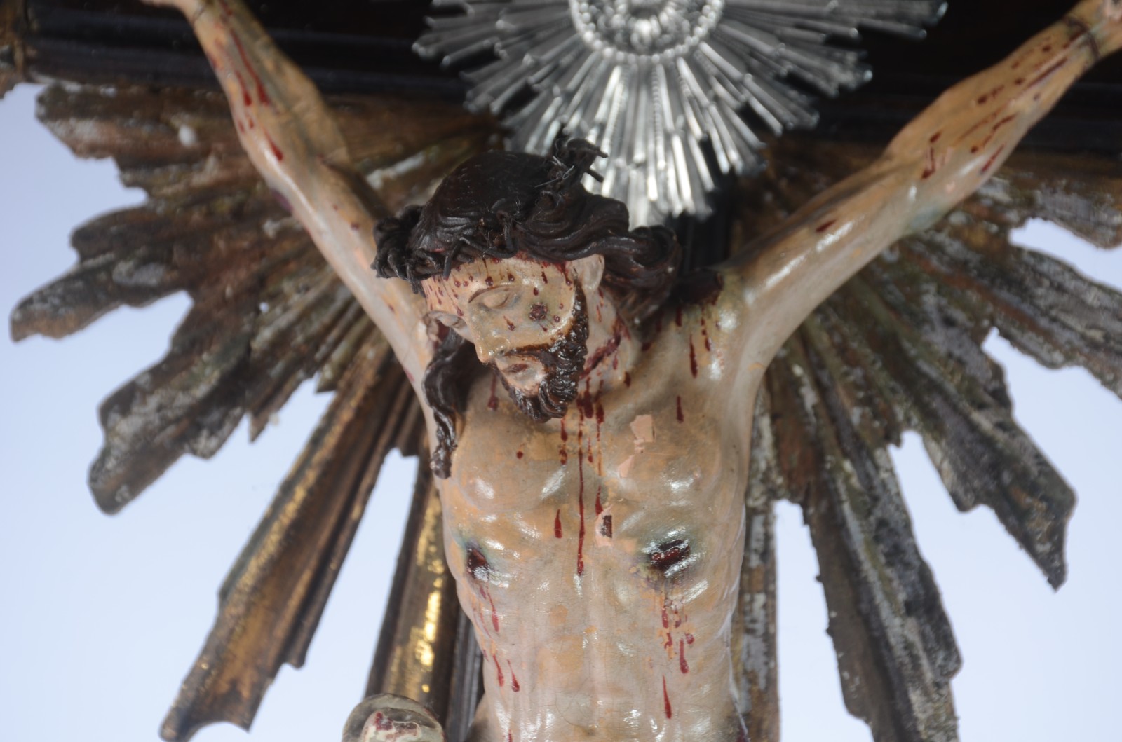 Crucifixo de madeira nobre com figura de Cristo. Escultura de boa... - foto 3 de 6