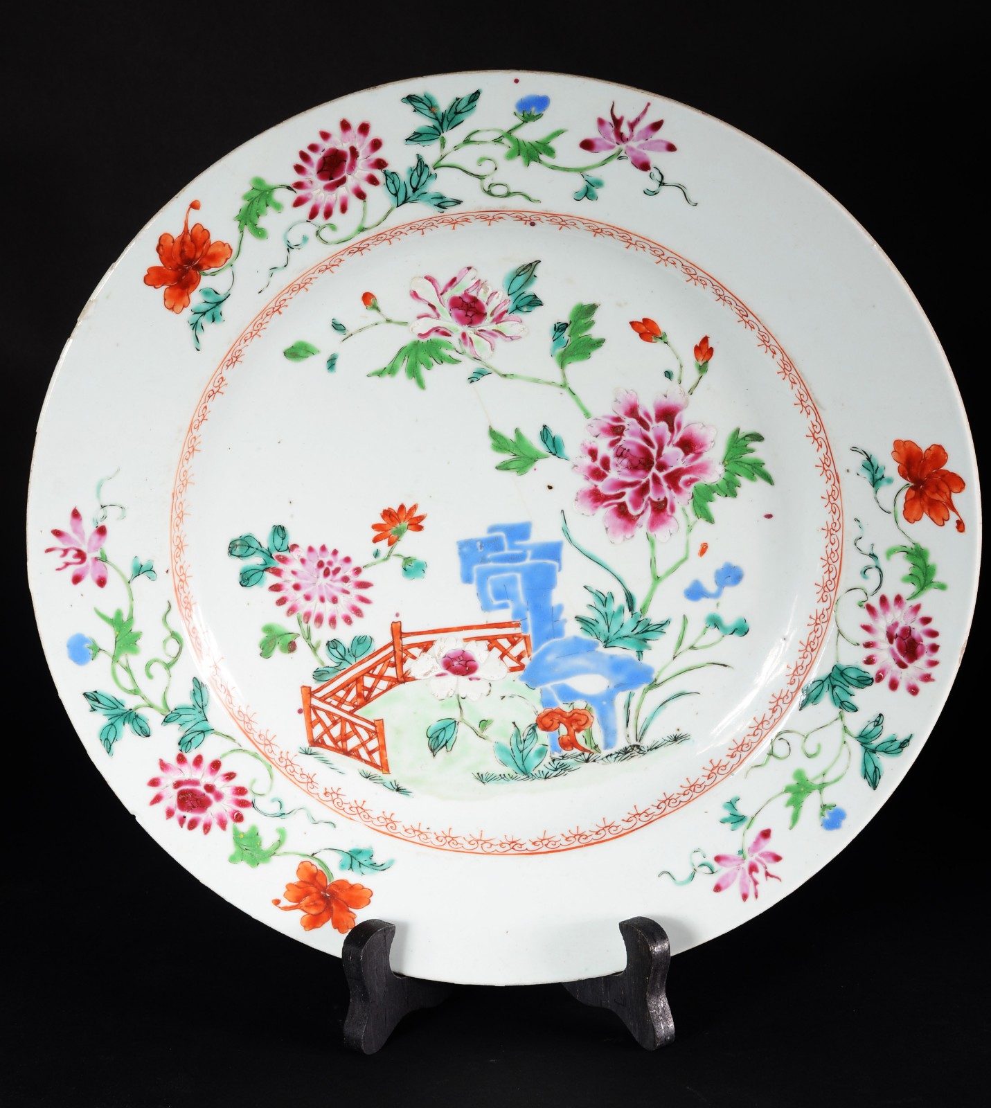 Medalhão em porcelana chinesa da Companhia da Índias, ornamentado em... - foto 1 de 6