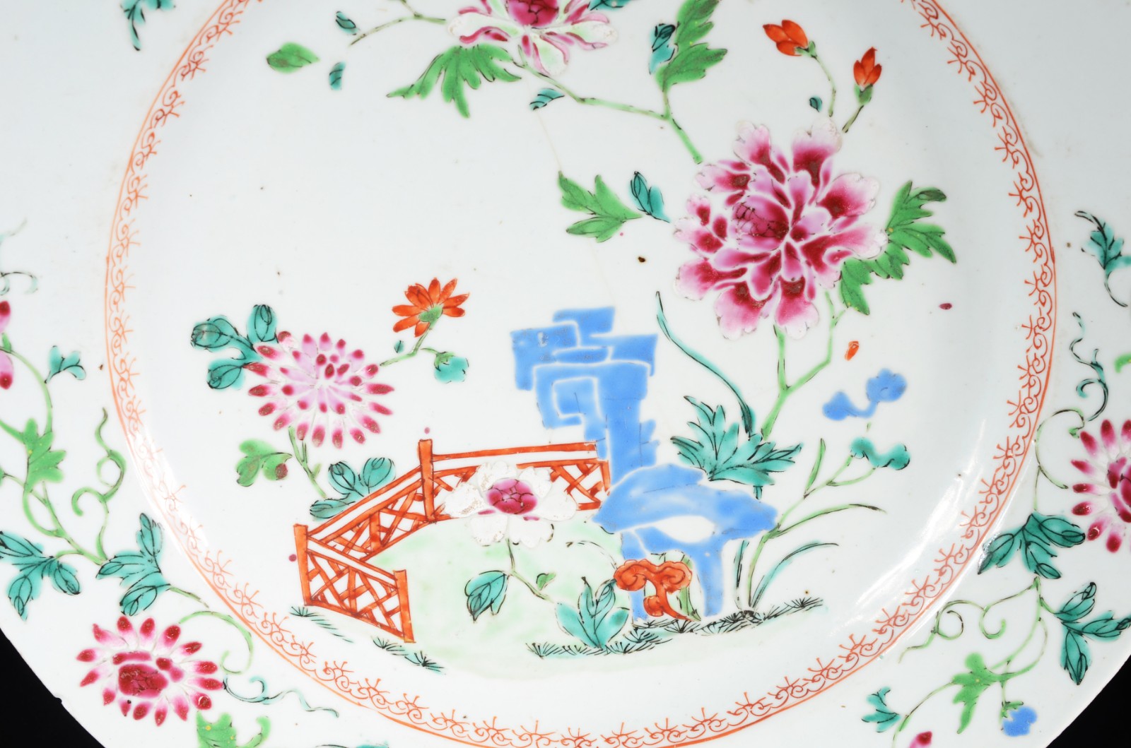 Medalhão em porcelana chinesa da Companhia da Índias, ornamentado em... - foto 3 de 6