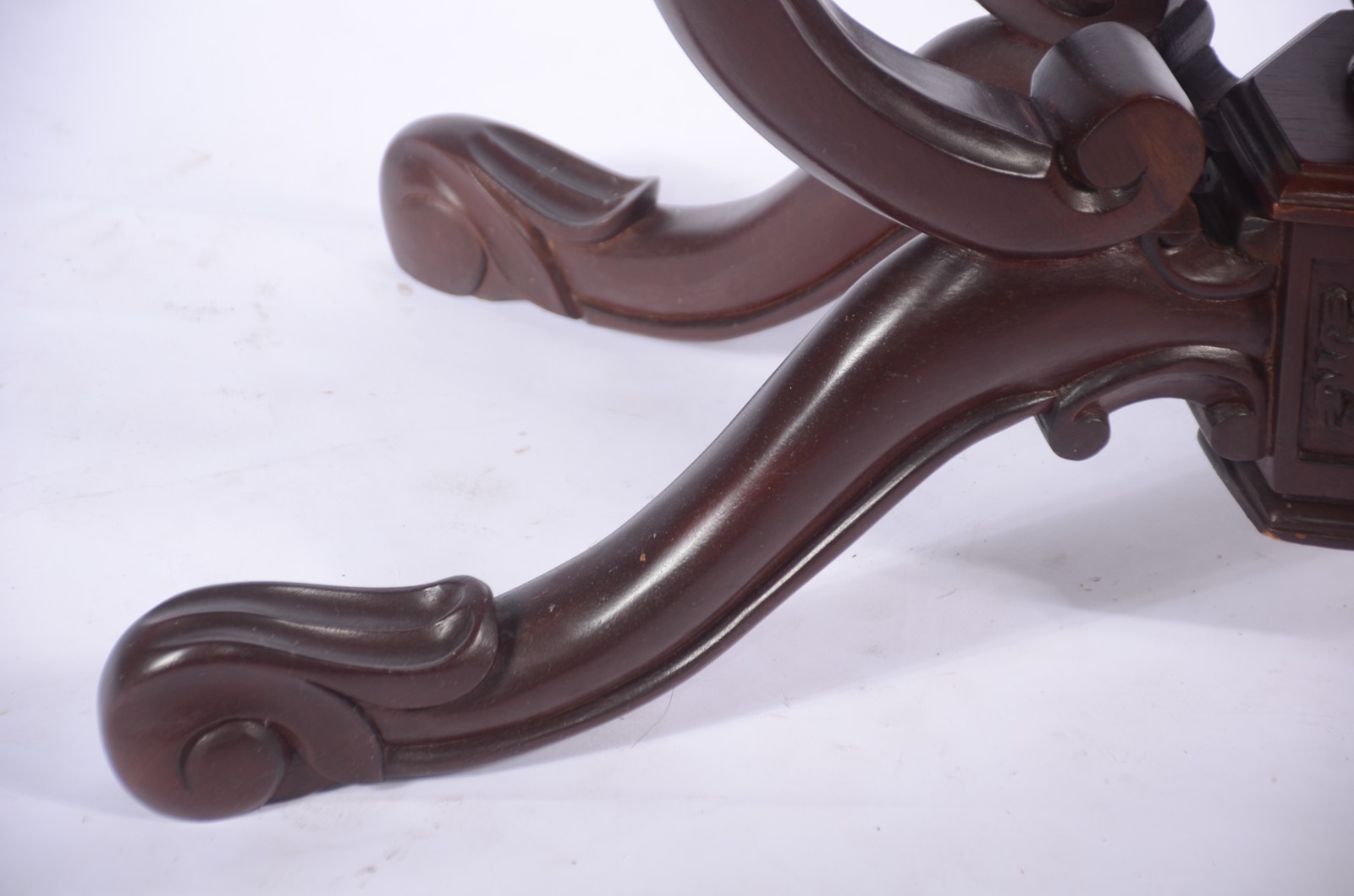 Elegante aparador/mesa de jogo de madeira nobre, tampo dobrável... - foto 8 de 11