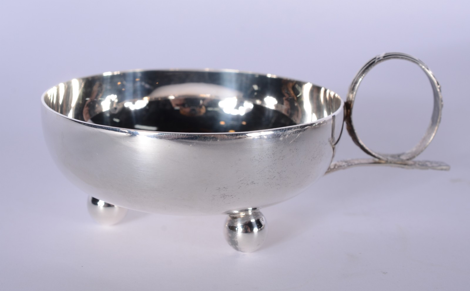 Conjunto com 24 taças para sorvete de metal prateado. - foto 2 de 4