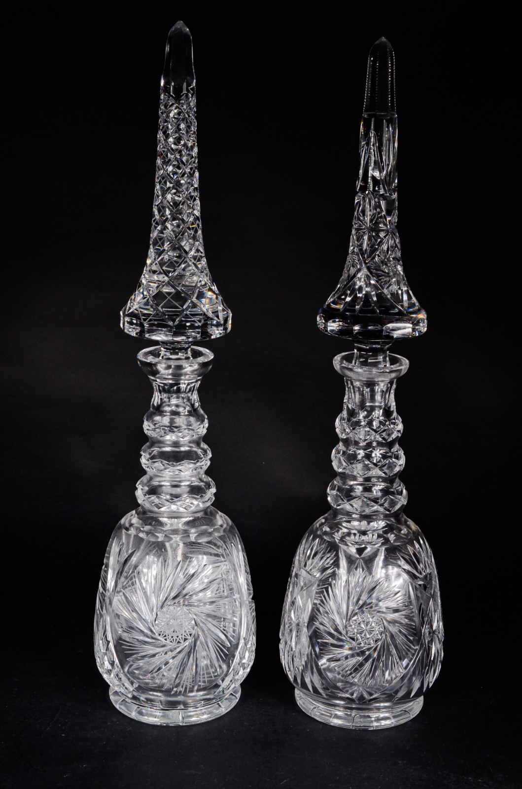 Par de grandes garrafas de cristal tcheco lapidado. Mínimo bicado na... - foto 1 de 9