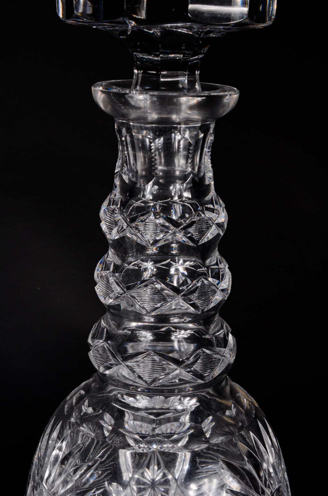 Par de grandes garrafas de cristal tcheco lapidado. Mínimo bicado na... - foto 5 de 9