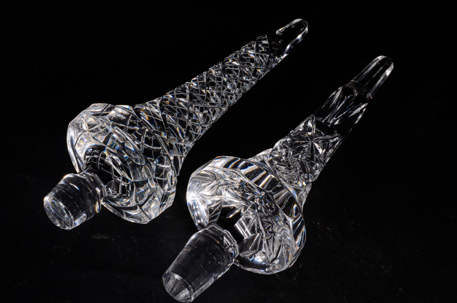 Par de grandes garrafas de cristal tcheco lapidado. Mínimo bicado na... - foto 9 de 9