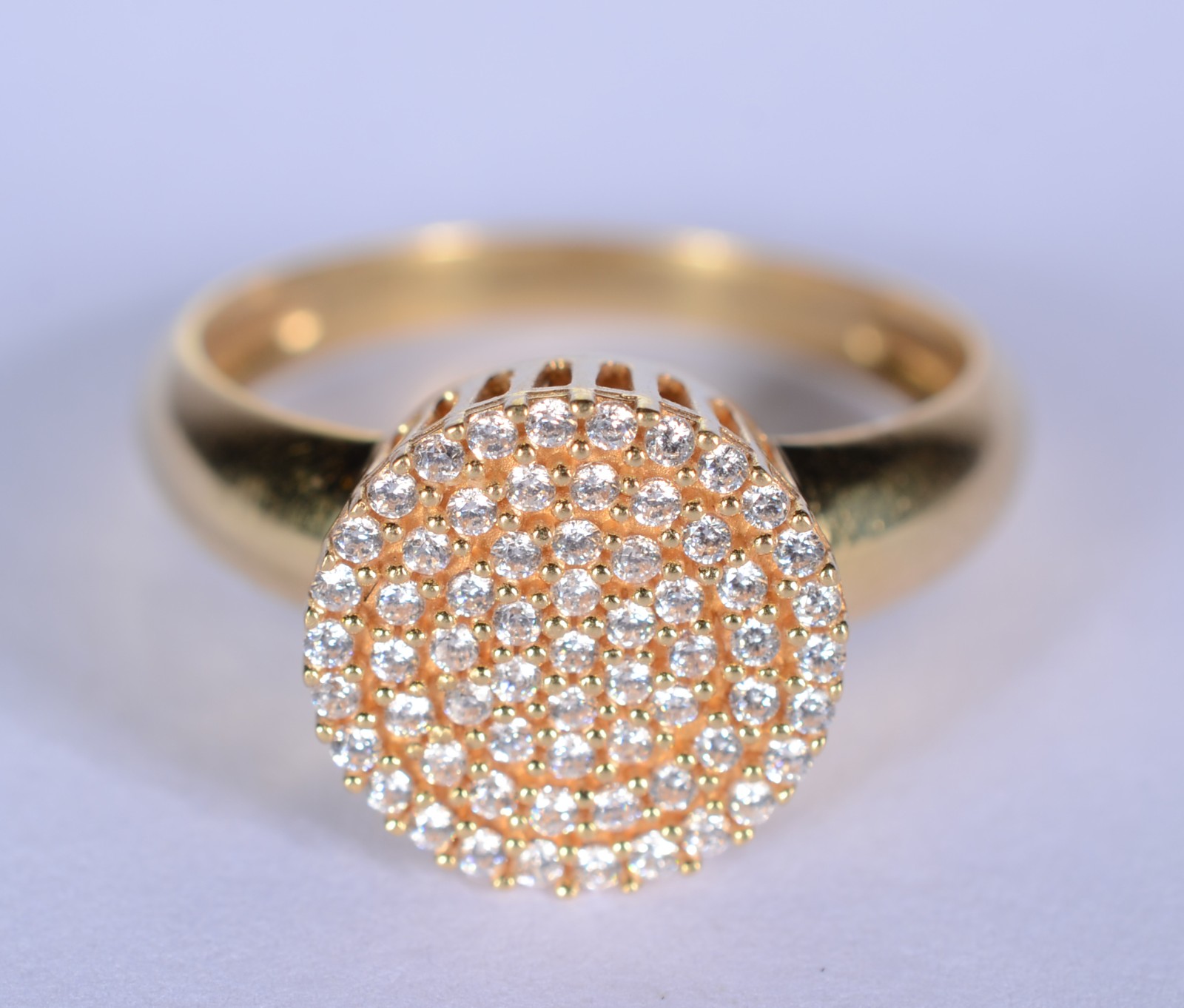 Anel de ouro 18 k., feitio chuveiro contraste 750 mls cravejado com... - foto 1 de 6