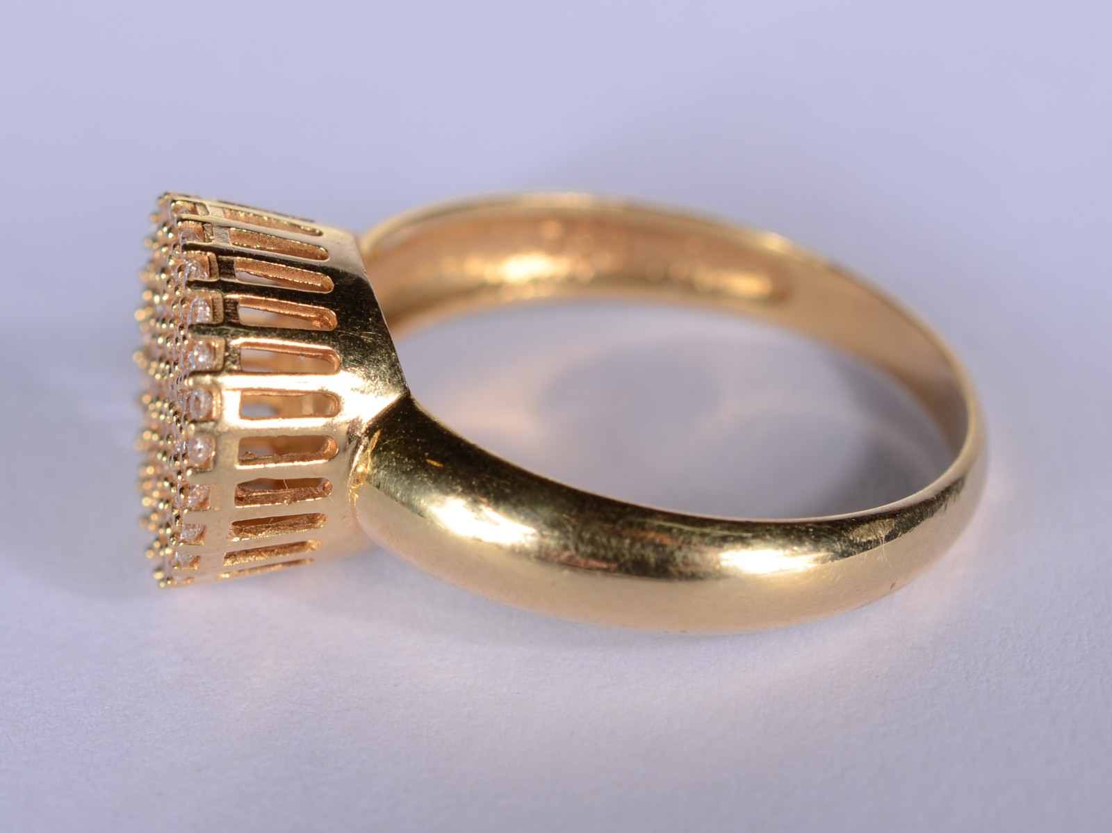 Anel de ouro 18 k., feitio chuveiro contraste 750 mls cravejado com... - foto 3 de 6