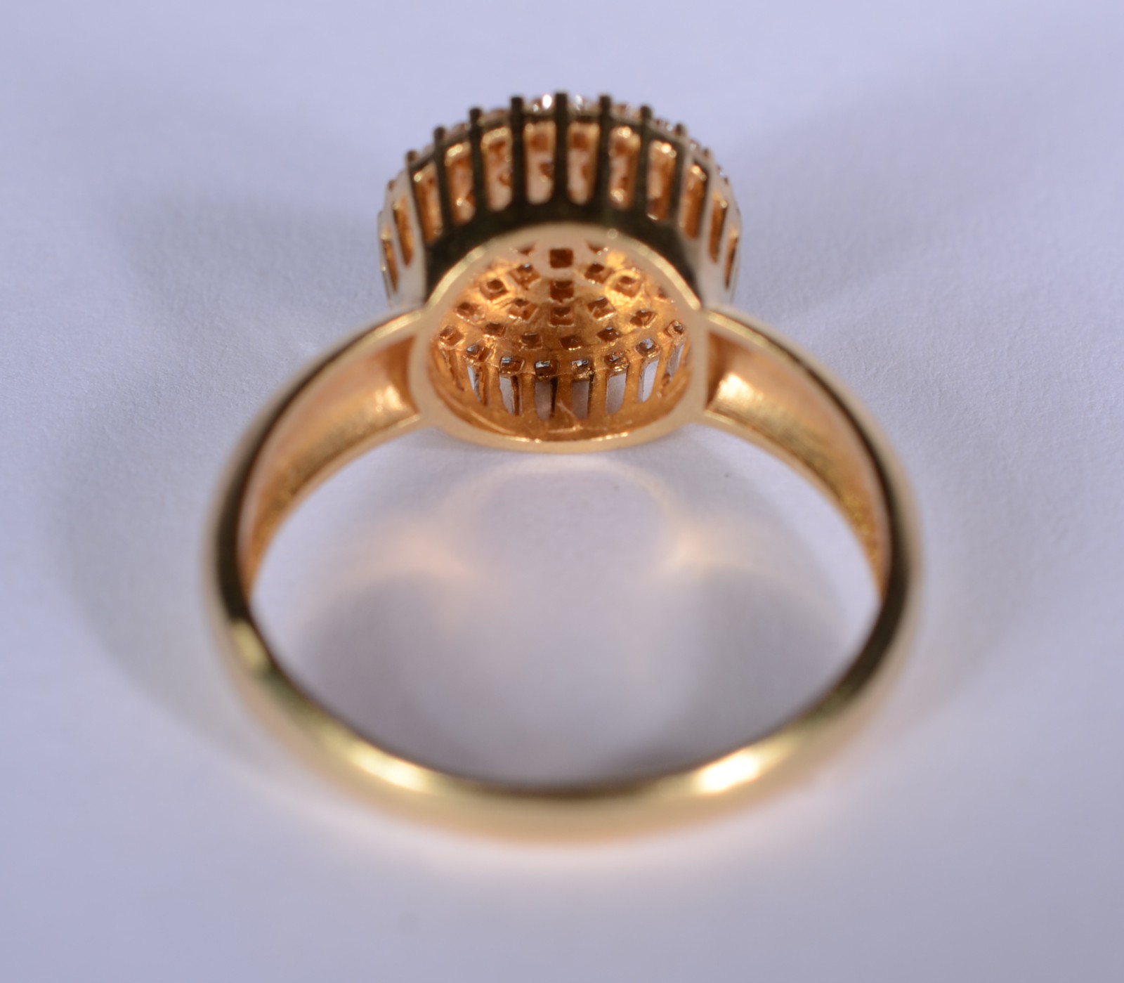 Anel de ouro 18 k., feitio chuveiro contraste 750 mls cravejado com... - foto 4 de 6
