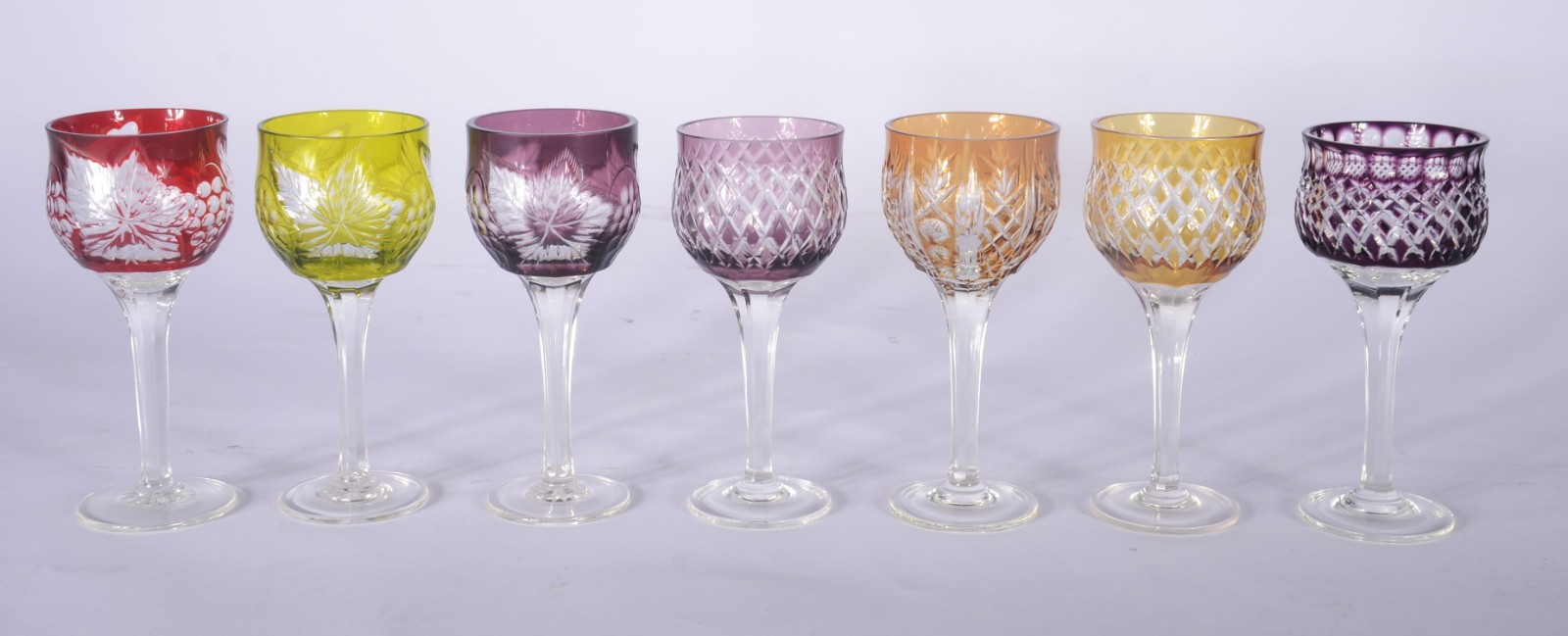 Conjunto com 7 taças para licor de cristal doublé em diversas cores e... - foto 1 de 5