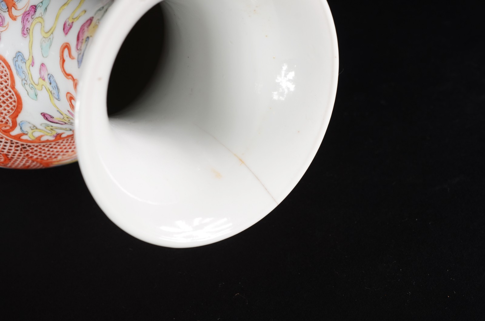 Belo vaso de formato balaústre em porcelana chinesa, do reinado... - foto 9 de 9