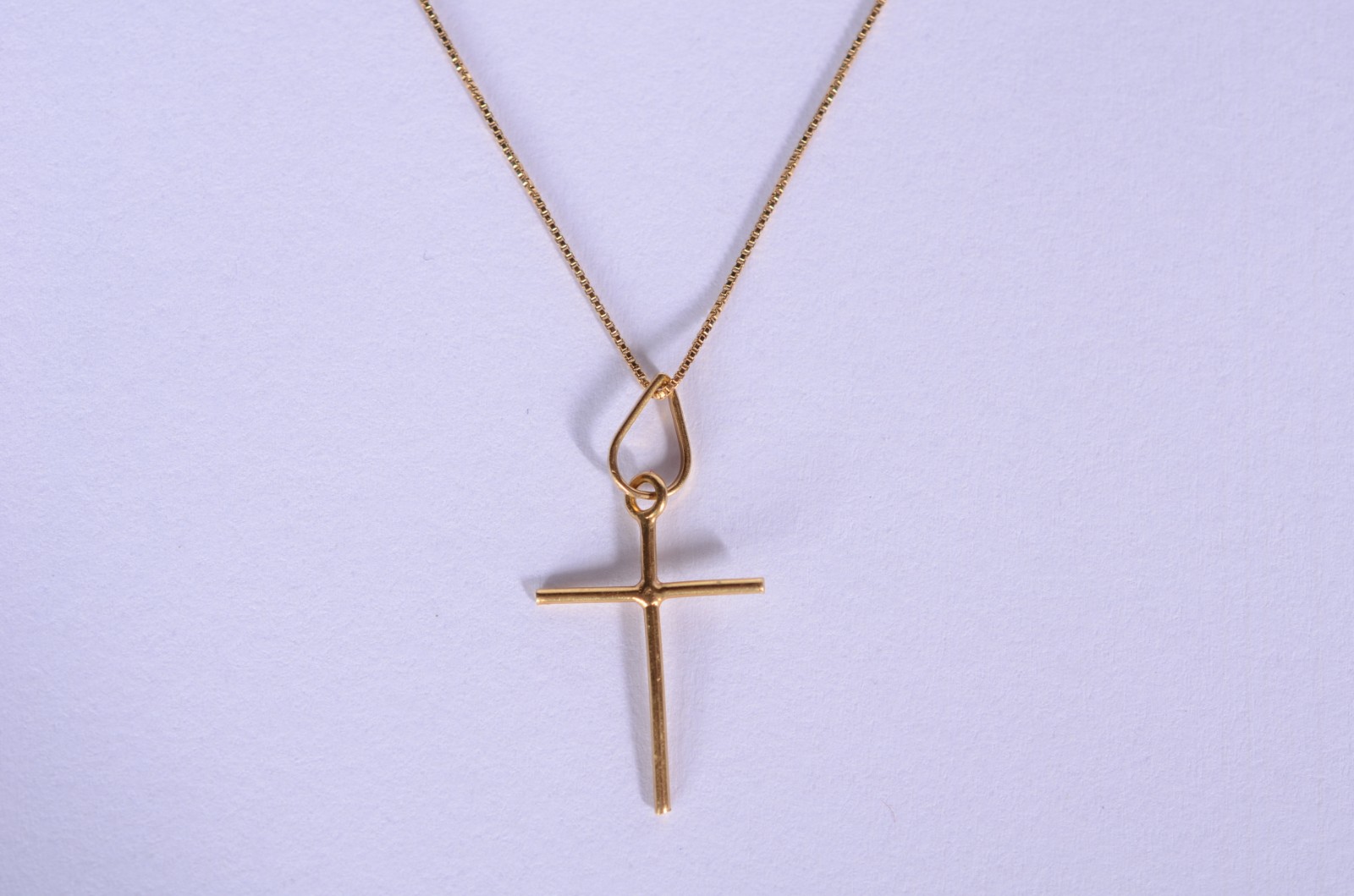 Colar com pendente feitio cruz de ouro 18 k., contraste 750 mls. (Por... - foto 5 de 6