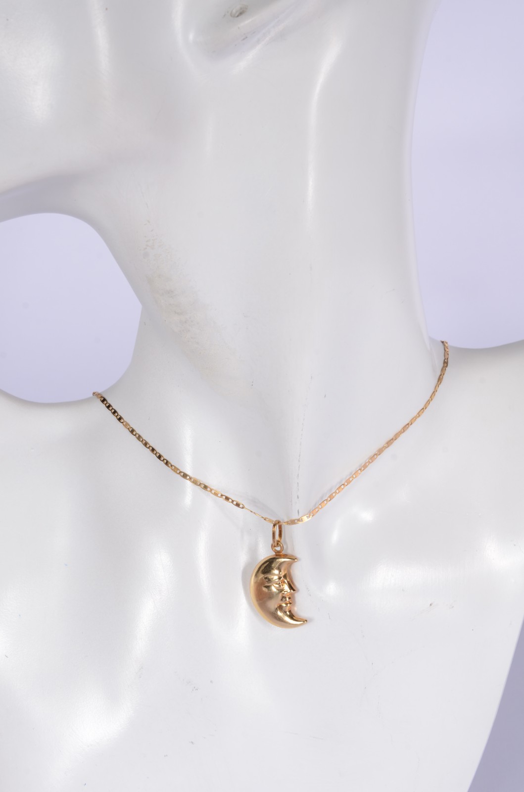 Colar com pendente feitio lua de ouro 18 k., contraste 750 mls.(Por... - foto 5 de 5