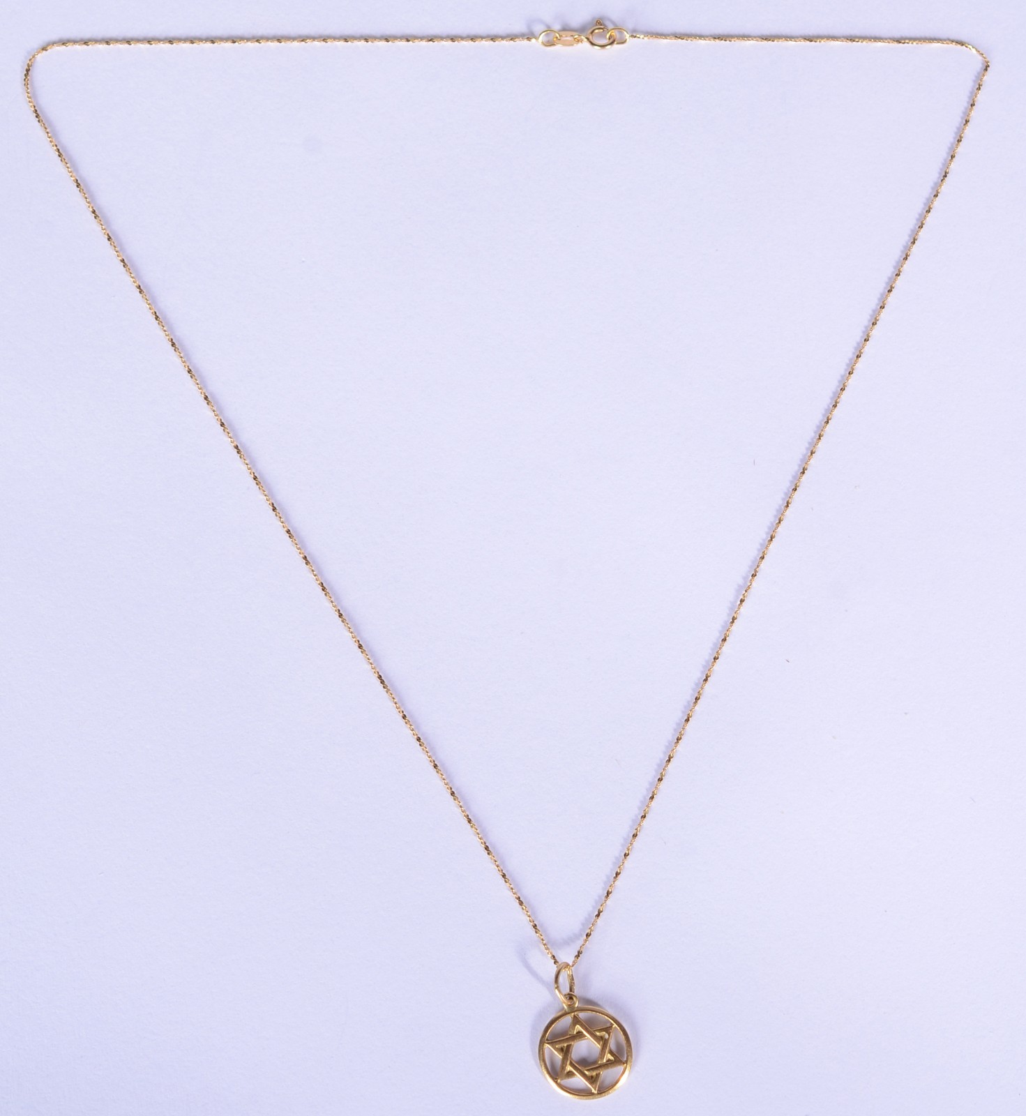 Colar com pendente feitio estrela de Davi de ouro 18 k., contraste... - foto 2 de 5