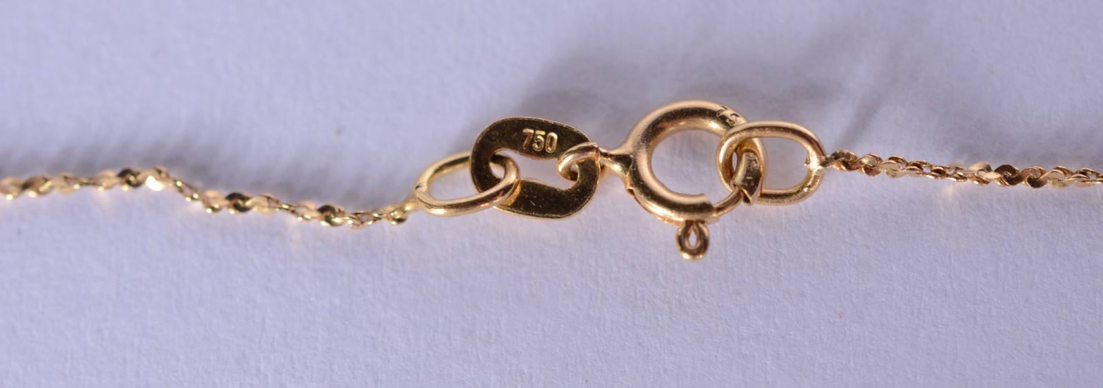 Colar com pendente feitio estrela de Davi de ouro 18 k., contraste... - foto 4 de 5