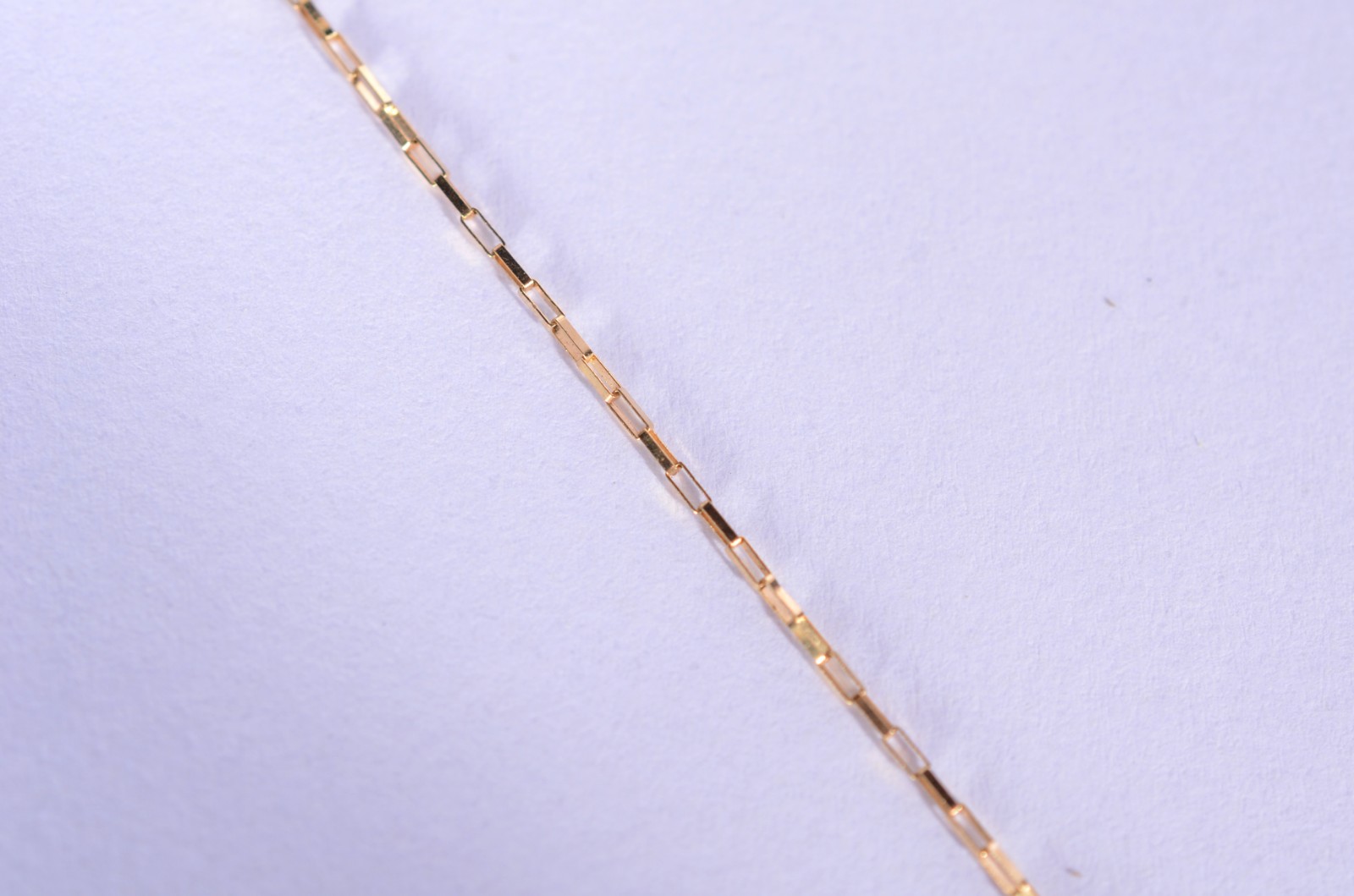 Colar com pendente na forma de golfinho de ouro 18 k., contraste 750... - foto 4 de 6