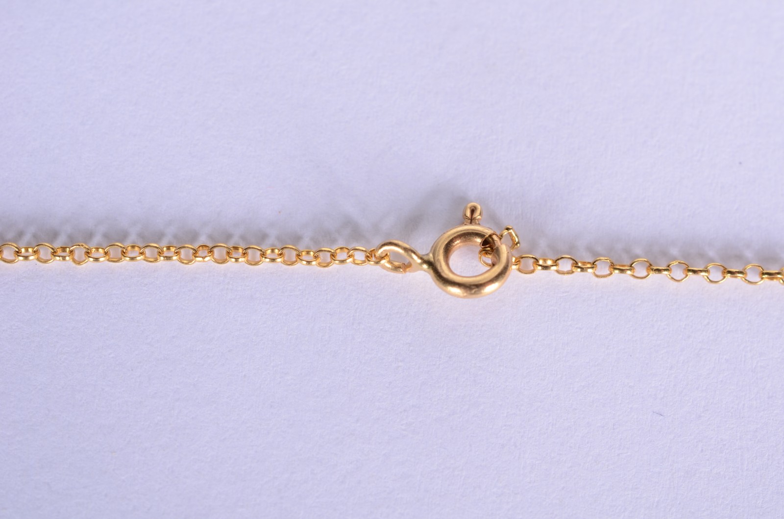 Colar com pendente com figura de Cristo de ouro 18 k., contraste 750... - foto 4 de 6