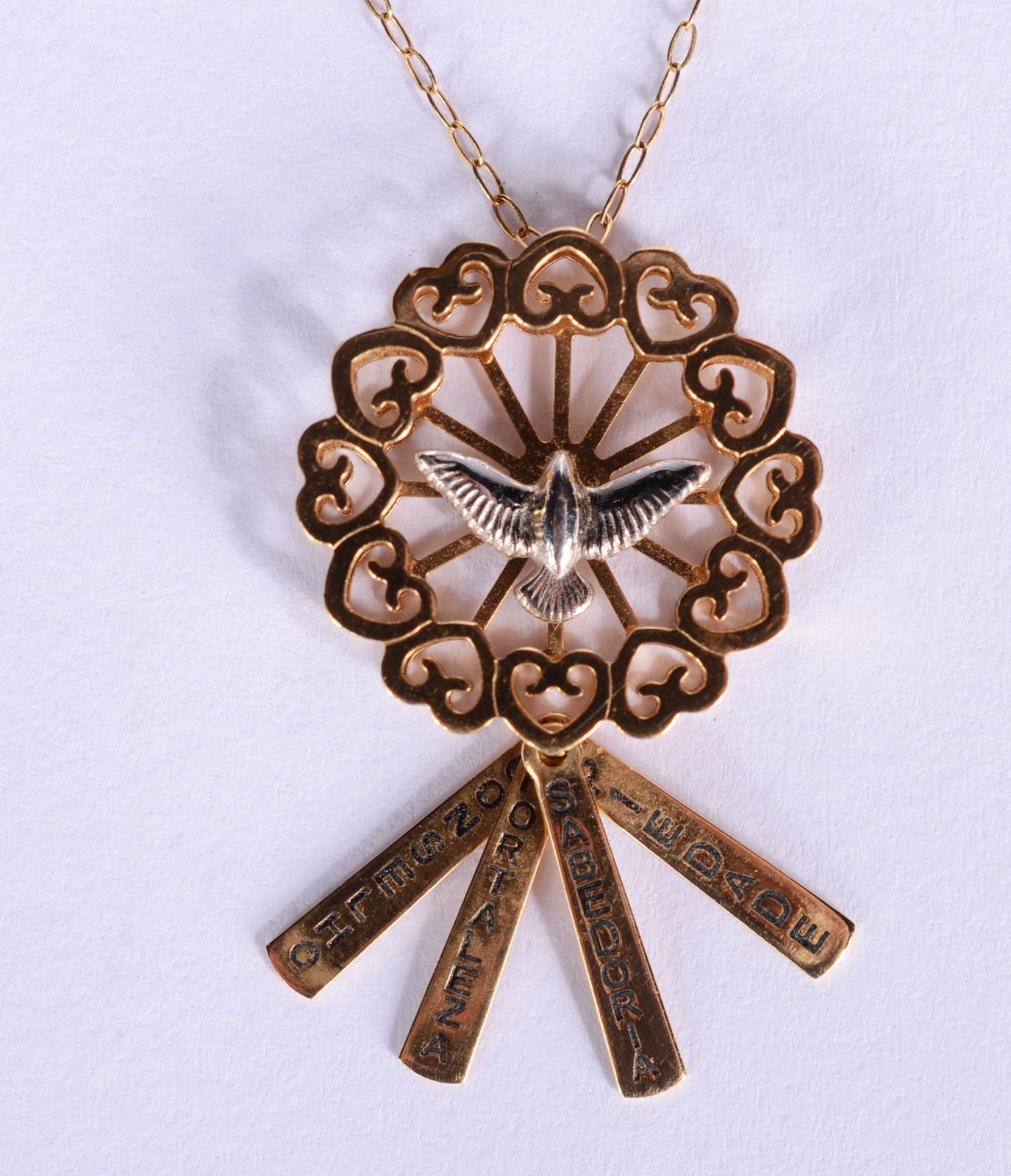 Colar com pendente na forma de mandala com de ouro 18 k., com pomba... - foto 3 de 7